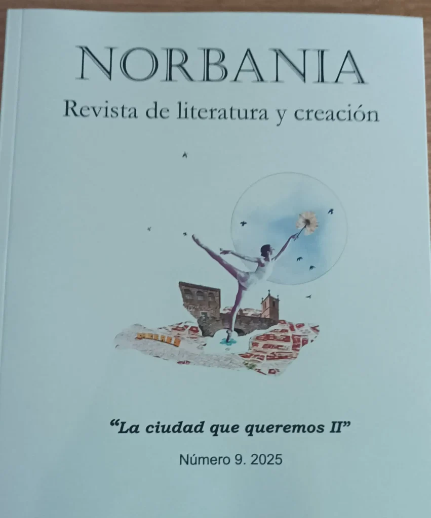 Portada de la revista Norbania, número 9 de 2025, "La ciudad que queremos II", con una ilustración de una bailarina sobre un mapa de Cáceres