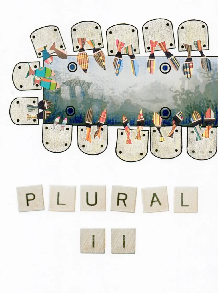 Portada del libro "Plural II" con un collage de peces de papel de colores sobre un fondo de libros abiertos
